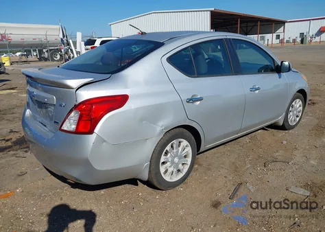 2013 Nissan Versa 1.6 Sv z USA, uszkodzony, nr VIN 3N1CN7AP0DL820481